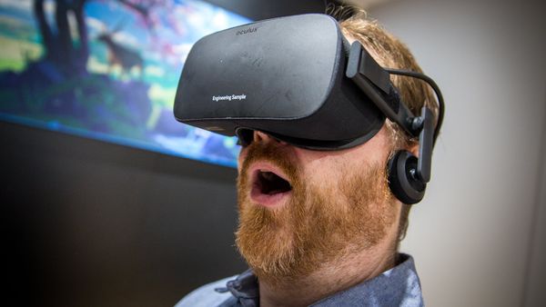Waarom de Oculus Rift zo duur is geworden